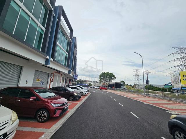Facing Main Road 3 Storey Shop Lot @ Skywiz  Business Park  Ayer Kero 1