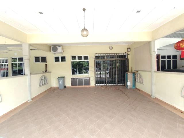 Freehold Renovated Single Storey Terrace at Terendak Permai 1