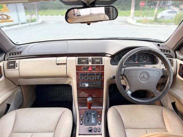 1996 Mercedes Benz E200 ELEGANCE (CKD) 2.0 (A) - 4