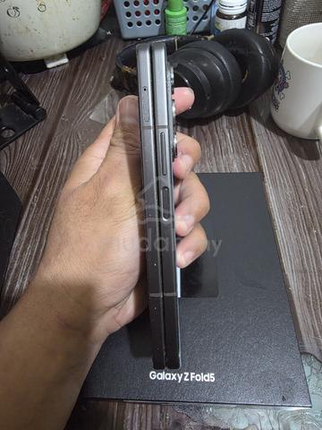samsung galaxy z fold 5 - photo 3 of 6