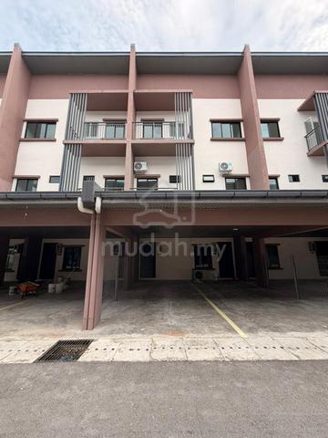 Stutong Baru D’Everglades Townhouse 1