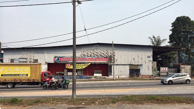Senai Main Road 3000sqf Land Suitable for Worshop or Carwash Business 1