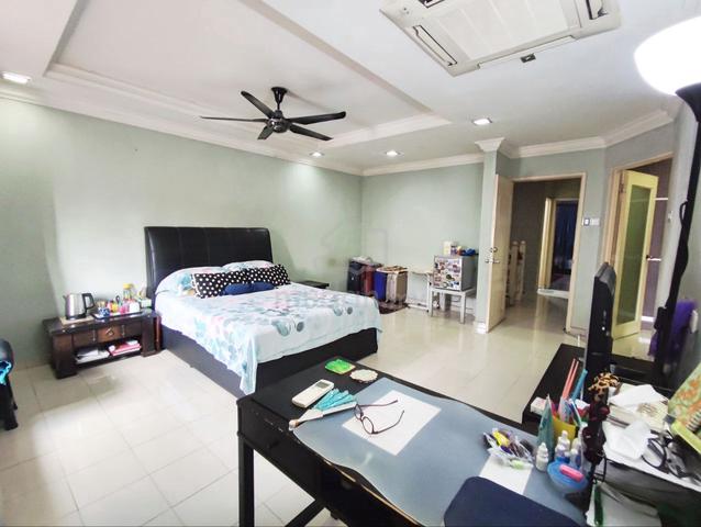 Renovated Well Kept Beauty Near MRT 2.5 Storey Terrace Sri Damasara 1