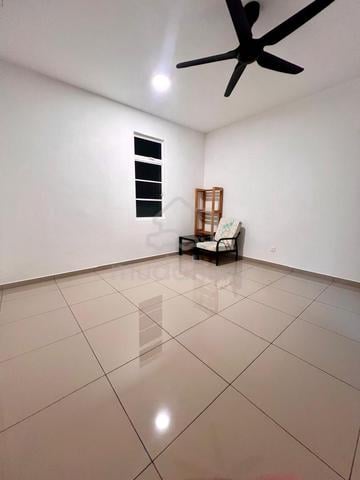 Semi D house room for rent 1