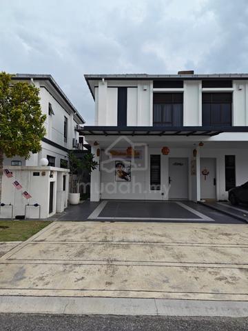 Regent Garden Eco Grandeur Puncak Alam Near Club House and Guard House 1