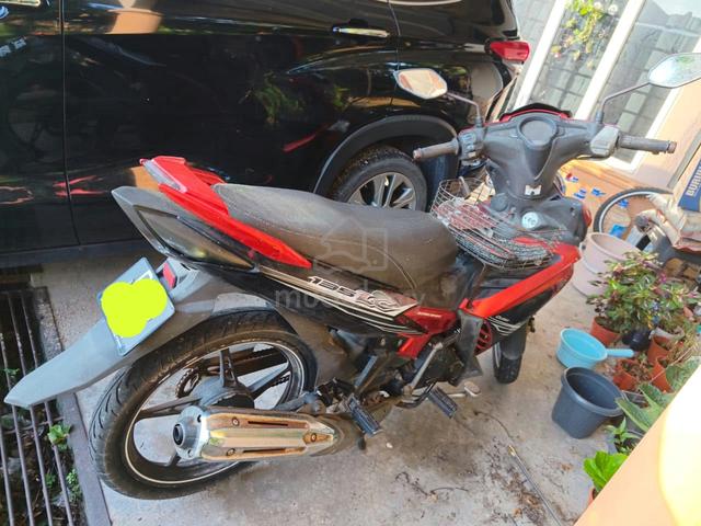 Motor LC Merah tip top condition untuk dijual - photo 4 of 4