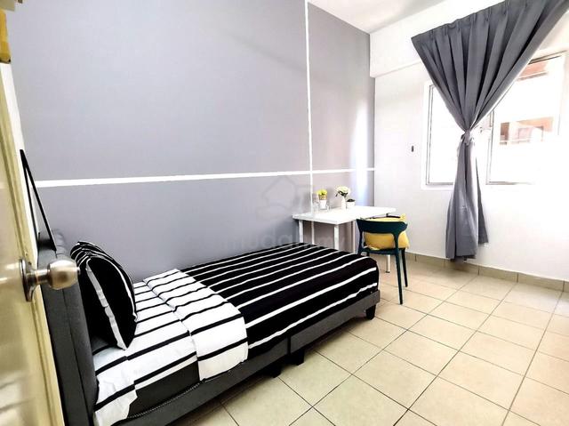 Medium room for rent at Ken 1 Damansara @ SS2 Petaling Jaya 1