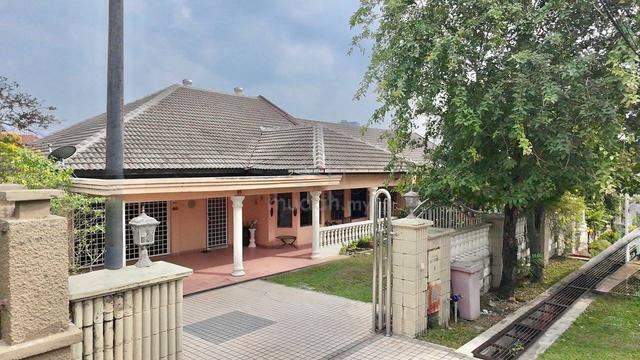 PRIME AREA! WELL MAINTAINED! @ 1-Storey Semi D, Seksyen 4, PJ 1