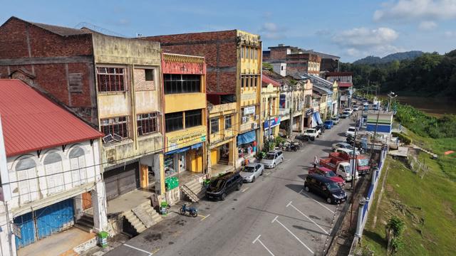 3sty 20x110 Freehold Shop Jalan Jelai Pekan Lama Kuala Lipis 1