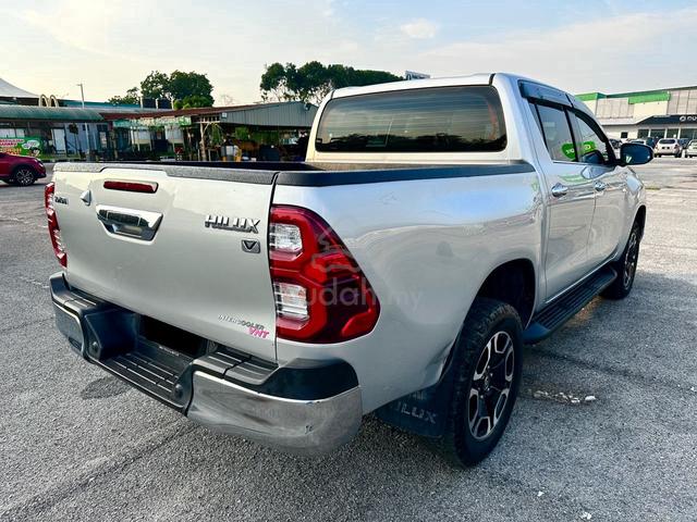 2023 Toyota HILUX 2.4 V (A) LEATHER SEAT - 4