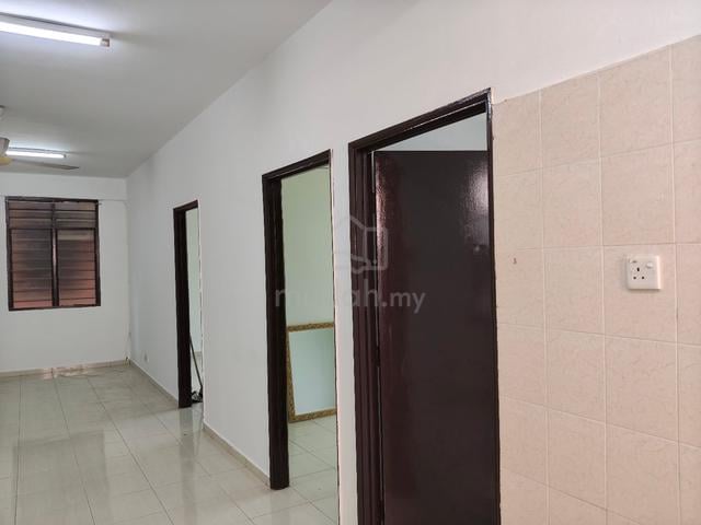Landed House, 3 BEDROOMS ~ near Klinik Kesihatan, SK Ujong Pasir 1