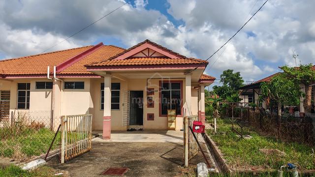 Gong Badak Depan Surau/Padang 1