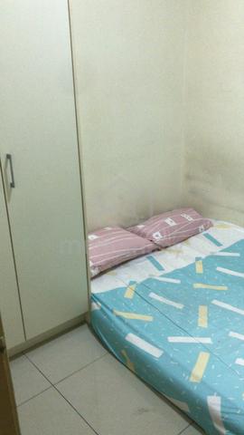 small room ( female ) Malaysia citizen 1