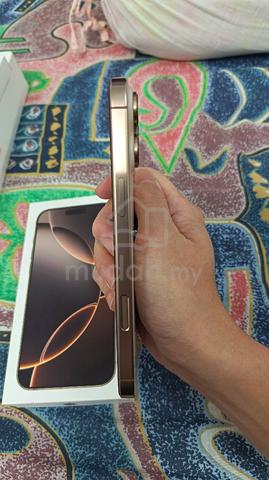 iPhone 16 Pro Max - photo 4 of 6
