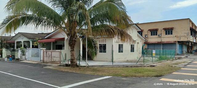 Corner medium cost road front terrace 1