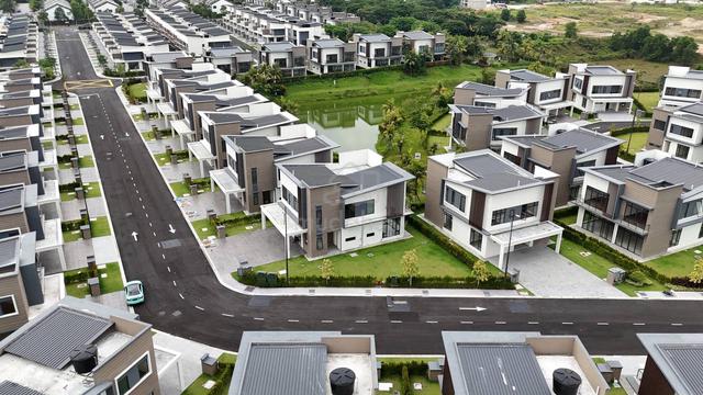 [ CORNER LOT FREEHOLD ] Bungalow Waterfront Diamond City Semenyih 3