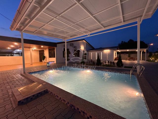 Taman Intan, Corner Unit- Big Land With Pool 1