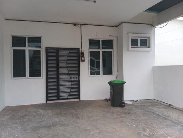 Rumah Teres Setingkat Untuk Disewa di Lunas 1