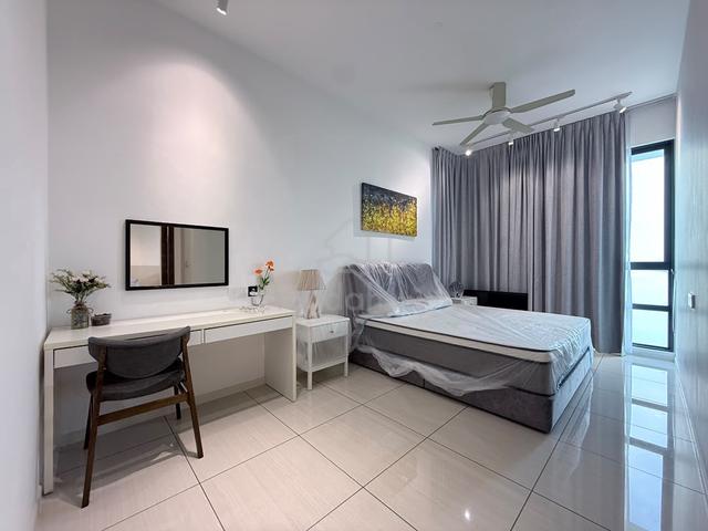 Queens Residences Q1 @ Queens Waterfront 1