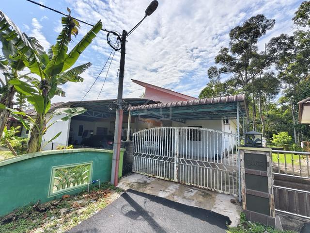2 buah rumah dalam 1 lot tanah - dijual sekali 1