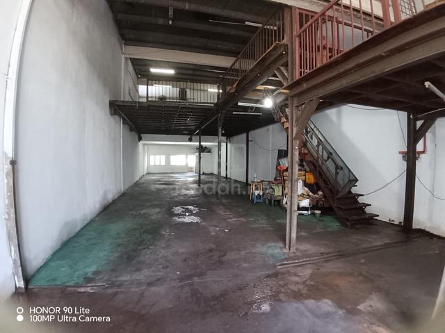 Freehold 1.5 Storey Factory Kawasan Perindustrian Taman Bukit Serdang 1