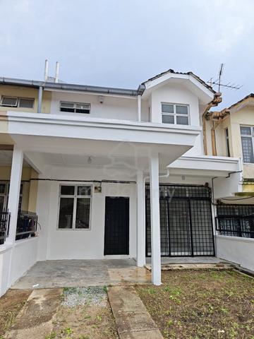 Rumah Sewa Refurbish 2 Tingkat, Desa Anggerik 1