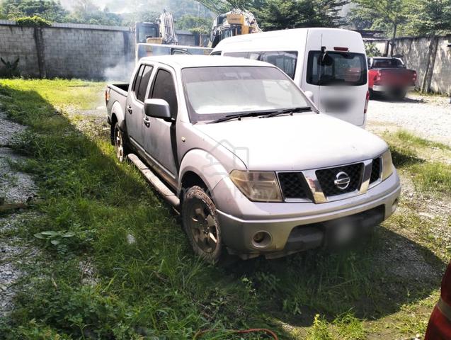 Nissan NAVARA 2.5 (M) 4x4 2015 Green Engine Diesel - 1