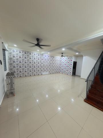 Double Storey Taman Universiti 4 Br New Paint With Kitchen Table Top 1