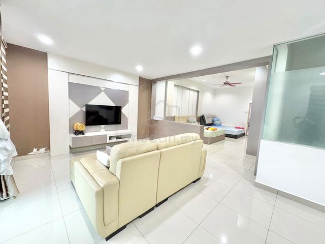 Seri Austin Lake View Double Storey Southwest Well Condition Unit 1