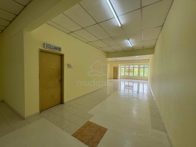 Bukit Puchong 2nd Floor Office 20x70sf Newly Paint more Parking Space 1