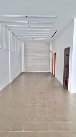 Ground floor shoplot behind Roxy Hotel, 3rd Mile, for rent 1