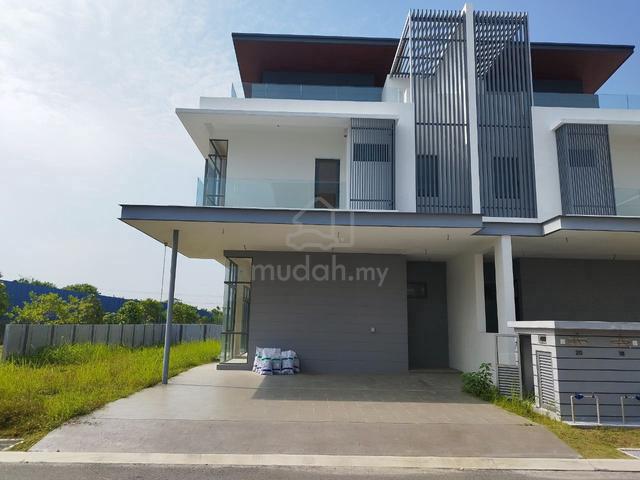 SEMI-D CORNER LOT!! 3 STOREY Broadleaf Residences, Kota Kemuning 1
