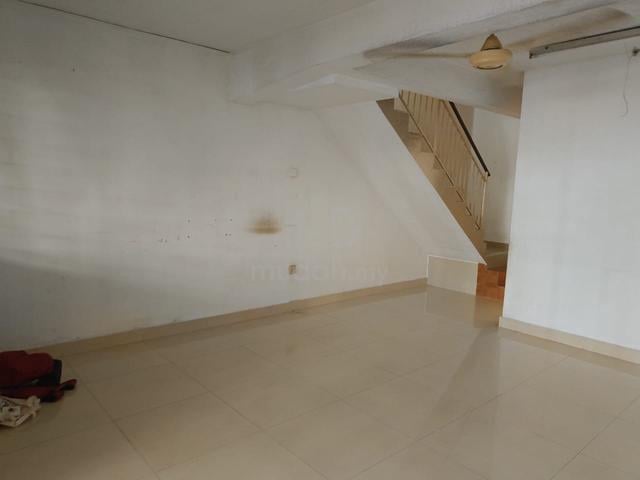 2Storey Sri Sinar,Partially Furnished ,2r2b  3 aircon 1200 rental 3