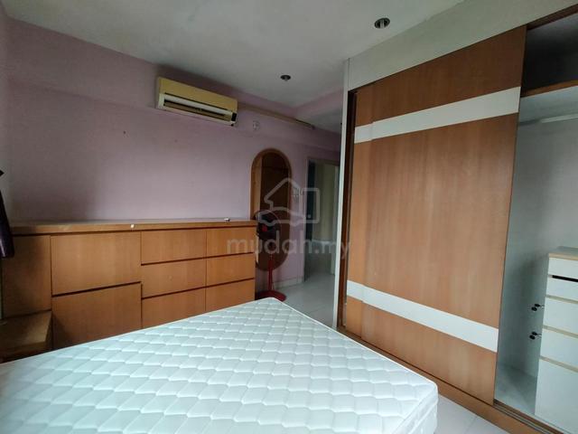 Master Bedroom (Danga View Apartment) near CIQ for rent 1