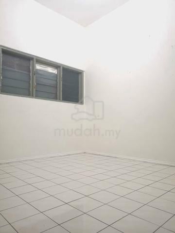 Room in Muara Tabuan near TT3 in Intermediate House 1