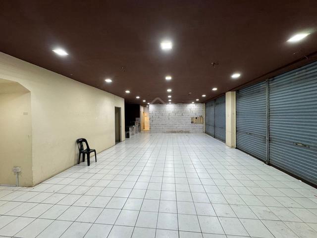 Taman Sri Gombak: Corner Shop (Ground Floor) Fasa 3 Sg3 1