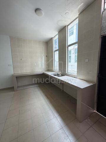 3 storey @ Taman Bangi Avenue / UKM / Seri Putra / UniKL 1