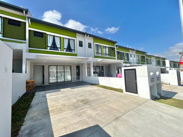 Balcony With Nice View 🌅 Double Storey House Lambaian Dua Kajang 1