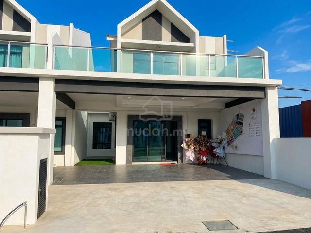 2-Storey Terrace with Semi D Style >>28X70<< Extra 8ft Land 1
