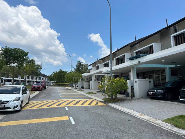 Super Link Terrace Laman Alamanda Kota Seriemas Nilai for Sale 1