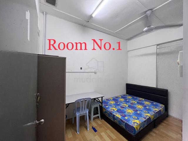 Kluang Taman Intan (Room for Rent) Upstairs Shop Lot for Male Only 1
