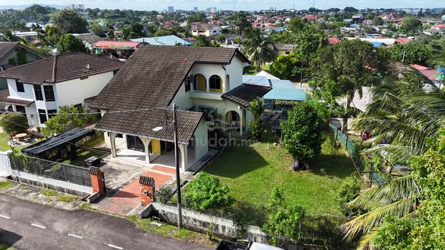 Double Storey Corner Lot Bungalow at TAMAN SURIA, JB [BIG EXTRA LAND] 1