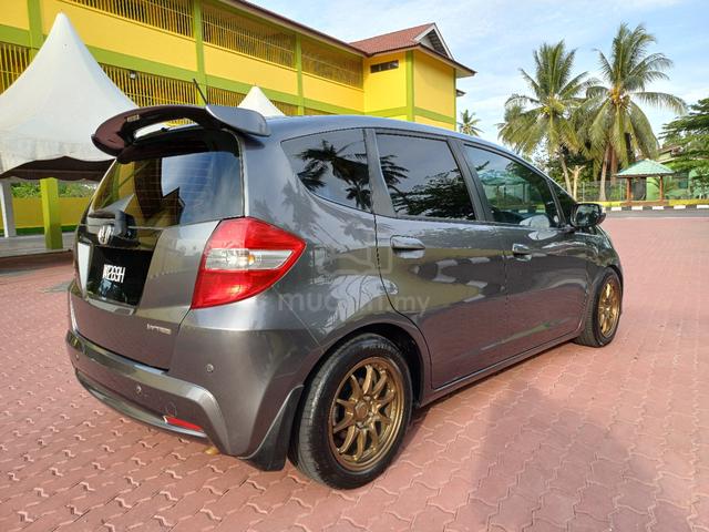 2013 Honda JAZZ VTEC 1.5 FACELIFT (A) - 4