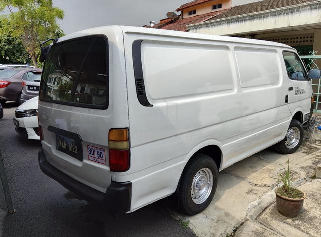 2002 Toyota HIACE 2.4 LH112R (M) - 2