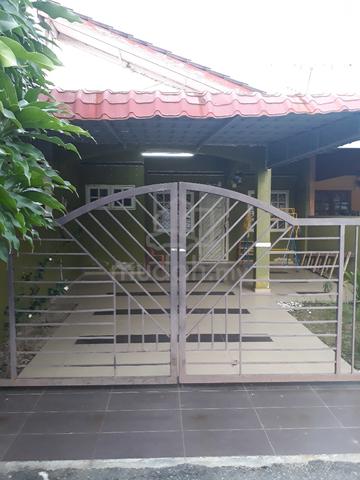Bilik sewa taman pokok mangga.. 1