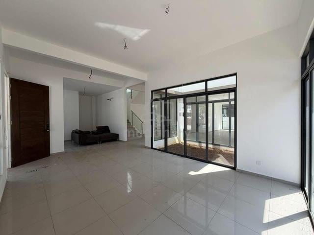 BRAND NEW SPACIOUS Semi-D @ Country Villa Resort Ayer Keroh 1