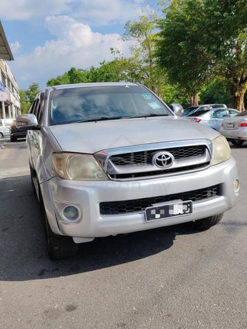 2010 Toyota HILUX 2.5 G FACELIFT DOUBLE CAB (A) - 2