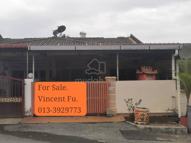 Partial Furnished 1storey Terrace at Tmn Layang-layang Rahang for sale 1