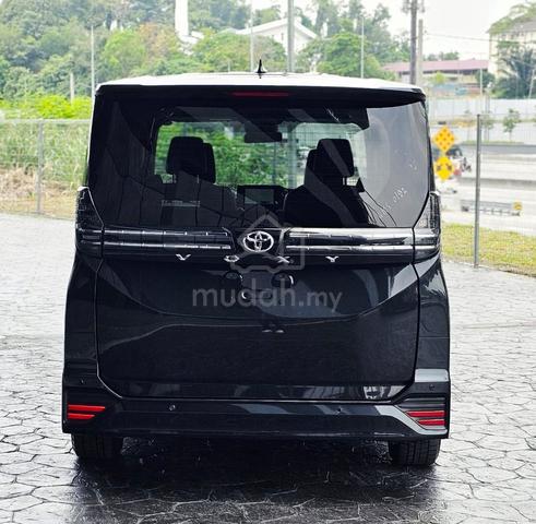 2023 Toyota VOXY 2.0 S-Z (A) Free 4 times service - 3