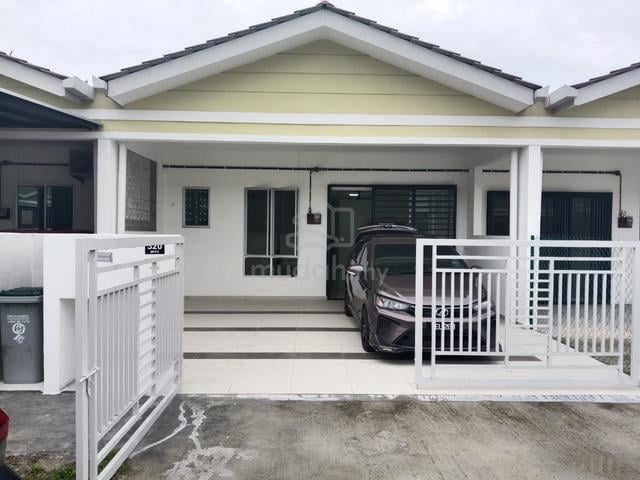 Semi-furnished Taman Shorea Teluk Kemang near Politeknik PD for rent 1